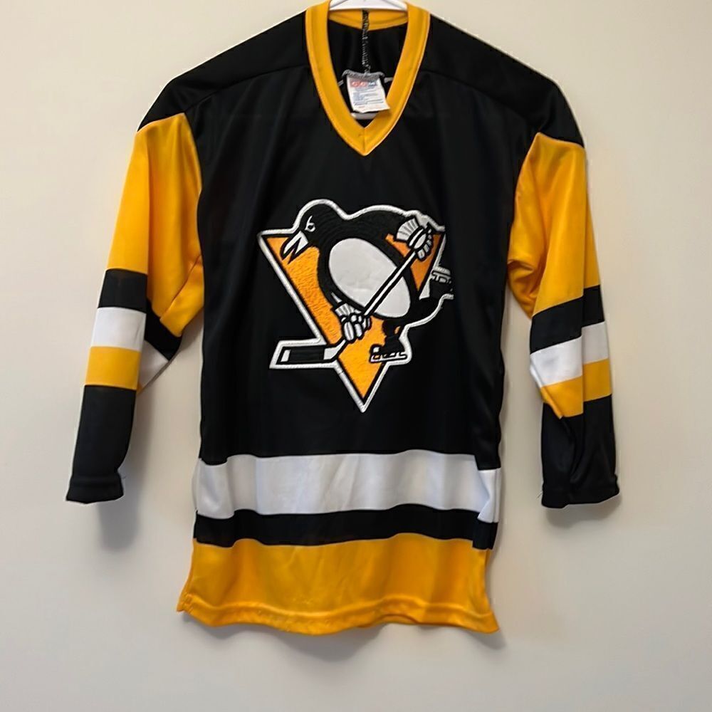 CCM youth boys size large Pittsburgh Penquins jersey.